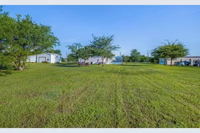 2592 County Rd 152, Bedias, TX 77381 - Photo 20