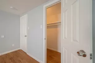 5619 Willow Glen Dr, Houston, TX 77033 - Photo 10