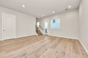2319 Silva Park Ln, Houston, TX 77091 - Photo 10