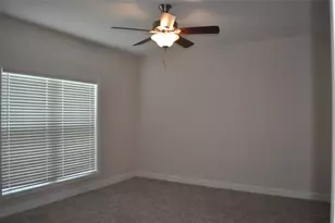 2502 Majestic Oaks Ct, Rosharon, TX 77583 - Photo 8
