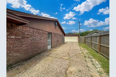 4208 Pine Shadows Street, Dickinson, TX 77539 - Photo 40