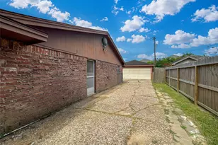 4208 Pine Shadows St, Dickinson, TX 77539 - Photo 40