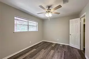 4208 Pine Shadows St, Dickinson, TX 77539 - Photo 30