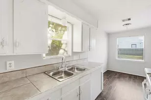 3427 Prudence Dr, Houston, TX 77045 - Photo 10