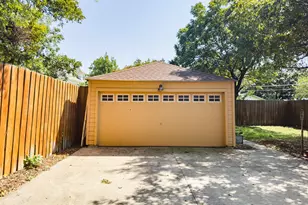 2222 Carnes St, Dallas, TX 75208 - Photo 2