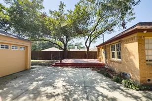 2222 Carnes St, Dallas, TX 75208 - Photo 6