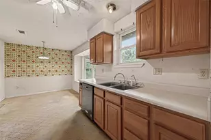 7742 Willow Mint Ln, Houston, TX 77086 - Photo 10
