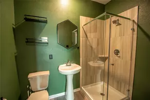 318 Cabernet Dr, Alvin, TX 77511 - Photo 12