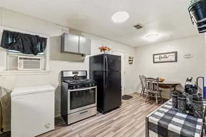 910 W 6th Street, Freeport, TX 77541 - Photo 10