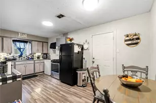 910 W 6th St, Freeport, TX 77541 - Photo 10