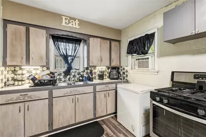 910 W 6th Street, Freeport, TX 77541 - Photo 8