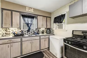 910 W 6th St, Freeport, TX 77541 - Photo 8