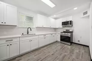 1913 30th St, Galveston, TX 77550 - Photo 4