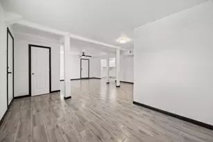1913 30th St, Galveston, TX 77550 - Photo 12