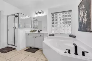 2 Clarewood Ct, Conroe, TX 77385 - Photo 12