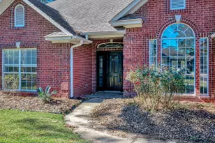 206 Cascade Ct, Lufkin, TX 75901 - Photo 2
