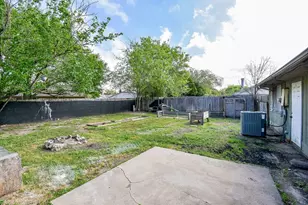 16330 Meadowbrook Farm Rd, Houston, TX 77082 - Photo 18
