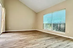 7915 Kendalia Dr, Houston, TX 77036 - Photo 2