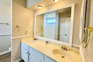 7915 Kendalia Dr, Houston, TX 77036 - Photo 22