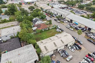 8930 Bellflower St, Houston, TX 77063 - Photo 6