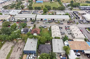 8930 Bellflower St, Houston, TX 77063 - Photo 8