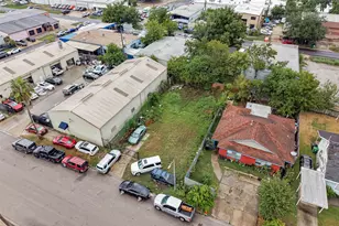 8930 Bellflower St, Houston, TX 77063 - Photo 2