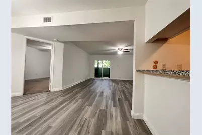 3005 Walnut Bend Lane #32, Houston, TX 77042 - Photo 2
