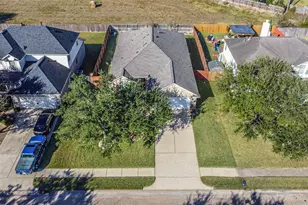 3411 Highland Point Ln, Pearland, TX 77581 - Photo 4