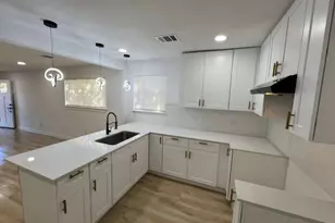 2413 Brewster St, Houston, TX 77026 - Photo 2