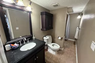 10855 Meadowglen Ln, Houston, TX 77042 - Photo 6
