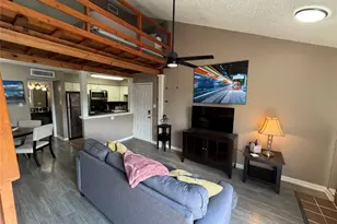 10855 Meadowglen Ln, Houston, TX 77042 - Photo 2