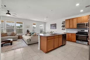 714 Allana Ln, Alvin, TX 77511 - Photo 2