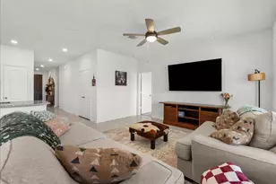 714 Allana Ln, Alvin, TX 77511 - Photo 4