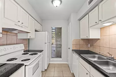 2202 16th Ave N Avenue N #4, Texas City, TX 77590 - Photo 2