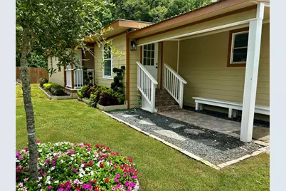 401 N 11th Street N, West Columbia, TX 77486 - Photo 1