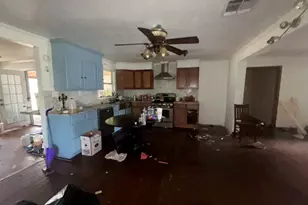 239 Robertson St, Lolita, TX 77971 - Photo 4