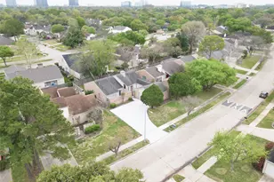 2023 Woodland Springs St, Houston, TX 77077 - Photo 32