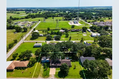 2411 Orange Street, Waller, TX 77484 - Photo 2