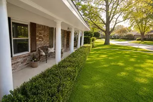 401 Shadywood Cir, Conroe, TX 77304 - Photo 2