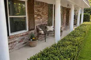 401 Shadywood Cir, Conroe, TX 77304 - Photo 2