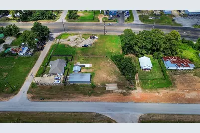 1301 N San Jacinto Avenue, Cleveland, TX 77327 - Photo 18