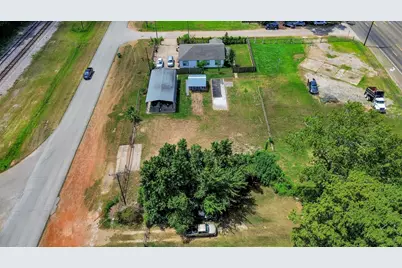 1301 N San Jacinto Avenue, Cleveland, TX 77327 - Photo 10