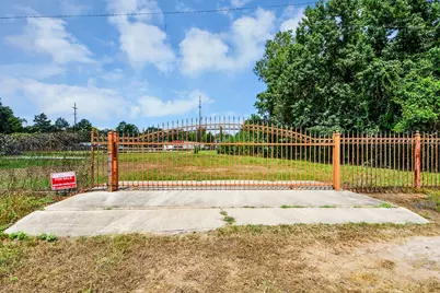 1301 N San Jacinto Avenue, Cleveland, TX 77327 - Photo 2