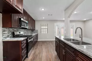 112 Grantham Rd, Baytown, TX 77521 - Photo 8