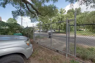 2802 Canfield St, Houston, TX 77004 - Photo 2
