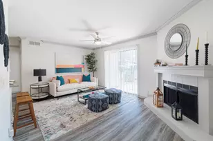 200 Hallow Tree Ln, Houston, TX 77090 - Photo 2