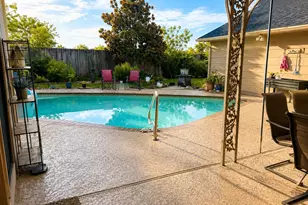 2208 Country Club Dr, Pearland, TX 77581 - Photo 2