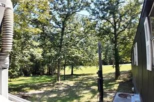 251 Oakdale Dr, Huntsville, TX 77320 - Photo 2