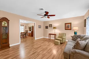 102 W Meadow Ln, West Columbia, TX 77486 - Photo 4