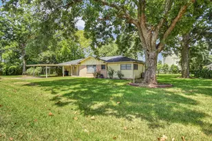 102 W Meadow Ln, West Columbia, TX 77486 - Photo 1